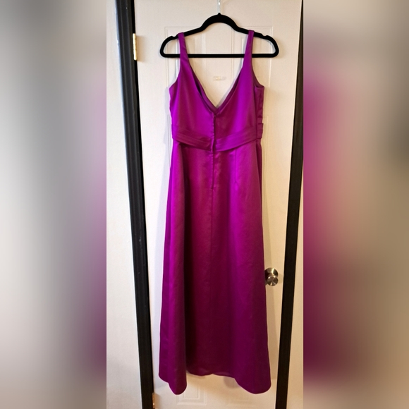 Formal dress - Picture 2 of 3